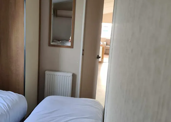 Happy Days Caravan 90 Primrose Field Primrose Valley * Filey