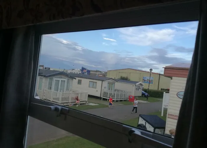 Happy Days Caravan 90 Primrose Field Primrose Valley * Filey