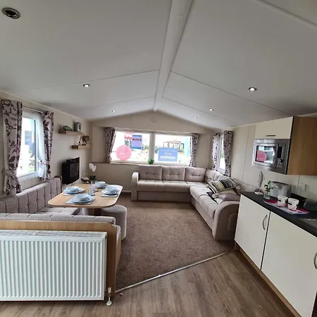 Happy Days Caravan Primrose Valley *