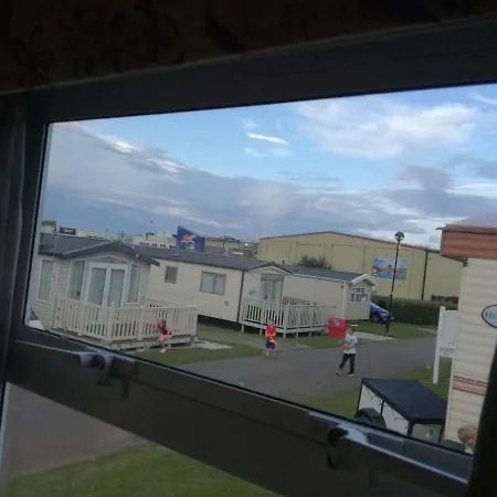 Happy Days Caravan 90 Primrose Field Primrose Valley * Filey